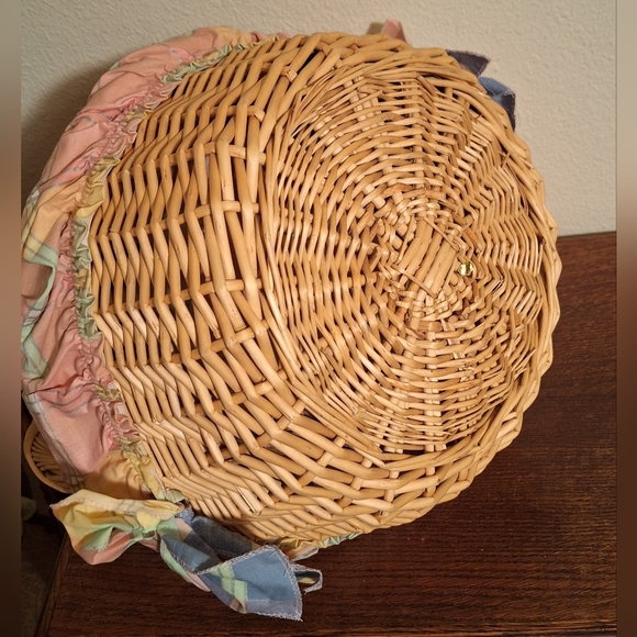 Vintage 90s New With TagExtra Large Oval Wicker Basket with removable liner - Picture 3 of 8